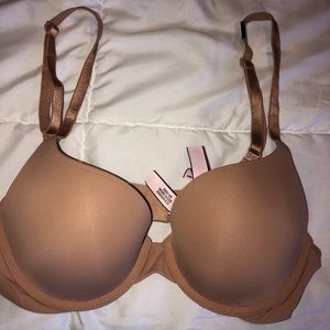 Victoria secret t-shirt push up bra brand new